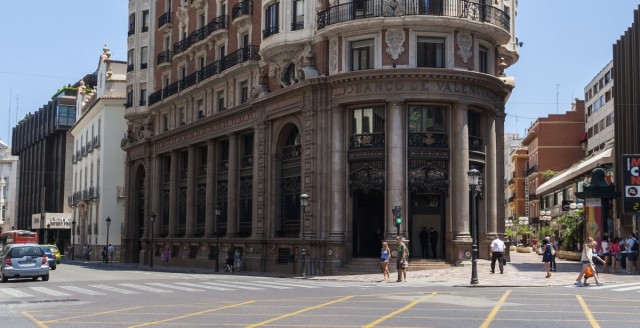 CaixaBank concedió en 2024 más de 2.100 millones de euros de financiación a clientes particulares de la Comunitat Valenciana 