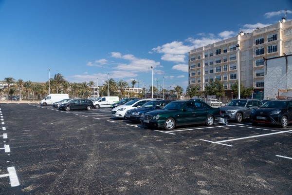 El Ministerio lanza aviso a navegantes en Elche con el palmeral por varios proyectos más allá de La Hiladora