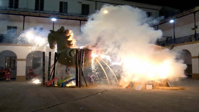 València encarga a Pere Baenas la falla de las Fuerzas Armadas, homenaje a su labor tras la Dana