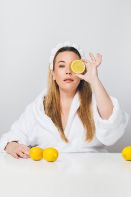 La influencer de El Palmar Imberbeauty se transforma en 'una diva de revista' con trucos de belleza muy murcianos