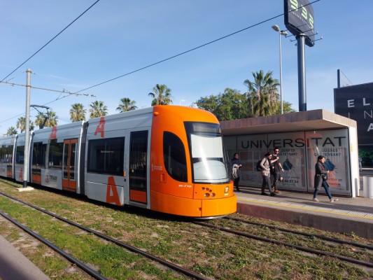 El Consell estudiará la expansión del Tram hacia el sur de Alicante... y Elche, Torrellano y aeropuerto
