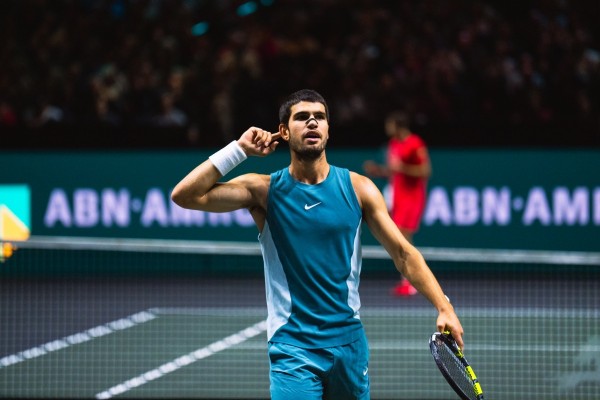 Alcaraz disputará su primera final bajo techo: en Rotterdam ante De Miñaur tras ganar a Hurkacz