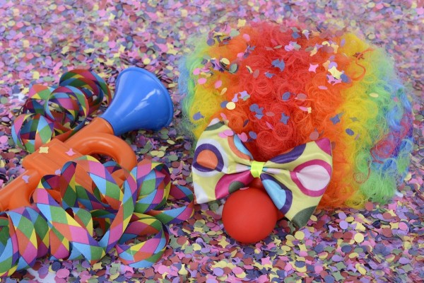 La Región aumenta las inspecciones de los disfraces, máscaras y pinturas de los carnavales 