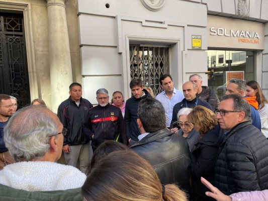 Bomberos dan por extinguido el incendio en un bingo en el centro de València