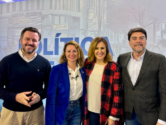 Del IBI a la ocupación: Carrasco firma con Feijóo y otros alcaldes del PP un 