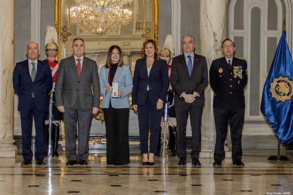  El Real Club Náutico de Valencia recibe la Cruz al Mérito Policial con Distintivo Azul de manos del Ayuntamiento de València 