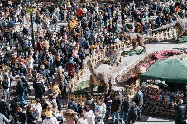 Miles de castellonenses visitan 'Expojurásico' durante un fin de semana de ocio y educación