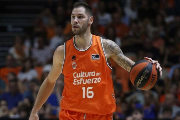 Jovic, duda para la Copa por una lumbalgia, agrava los problemas del Valencia por fuera