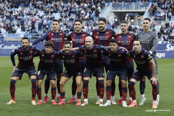 El meta levantinista Andrés, entre los seis jugadores de la liga que ha jugado todo