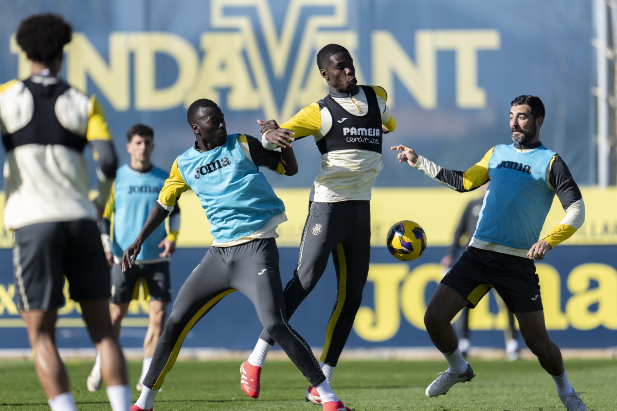 El Villarreal empieza el martes a preparar su duelo ante el Valencia pendiente de Femenía