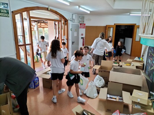 Alumnos de Murcia y la Vega Baja de Alicante se movilizan para ayudar a afectados por la DANA