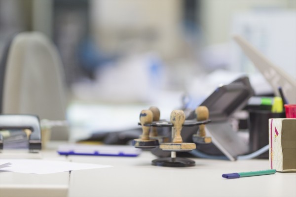 Grandes empresas y pymes subieron de media los salarios un 5,1 % en 2024, según Hacienda