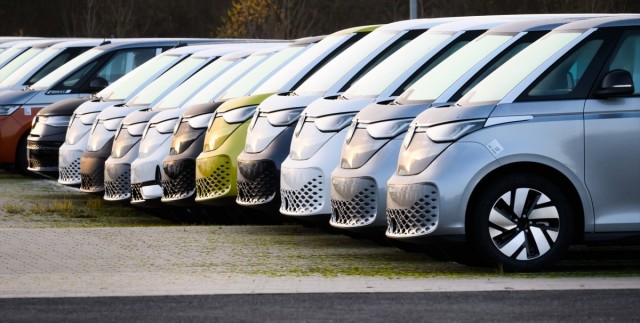 El Plan Renove no logra frenar la caída de ventas de coches en la Región, que sí suben en España