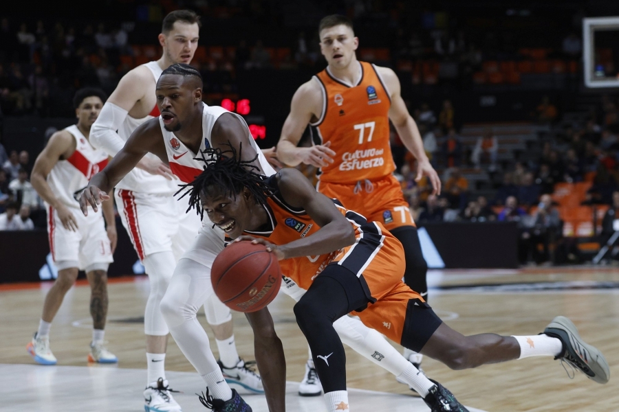 Tras 'volar' durante meses, el Valencia Basket llega a la Copa lastrado por los problemas físicos