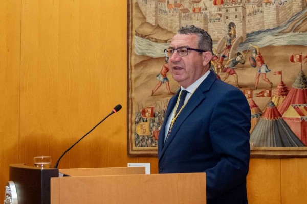 Sube el tono en el Ayuntamiento de Benidorm: el alcalde advierte a Escoda de acciones judiciales
