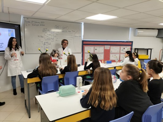 Las carreras de ciencias atraen cada vez a más alumnas de la Región de Murcia