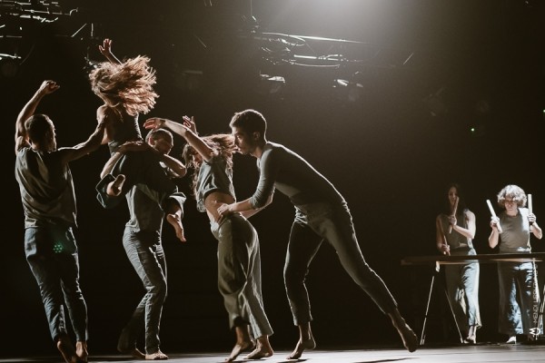 La dansa i la percussió basca s’uneixen a l'UJI amb 'Txalaparta', l’espectacle de Kukai Dantza