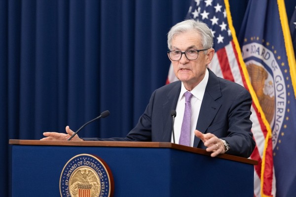 La Fed mantiene los tipos de interés por segunda vez consecutiva y advierte de que crece la incertidumbre