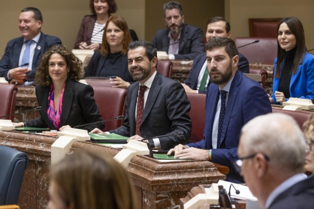 El PP y Vox se dan la mano para pedir al Gobierno de España que 