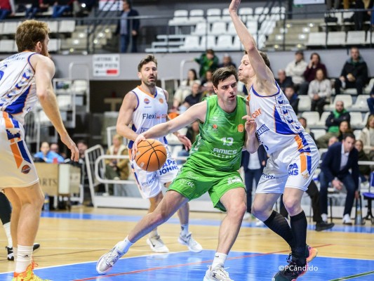 El Amics Castelló planta cara a un Fuenlabrada que acaba imponiendo su calidad