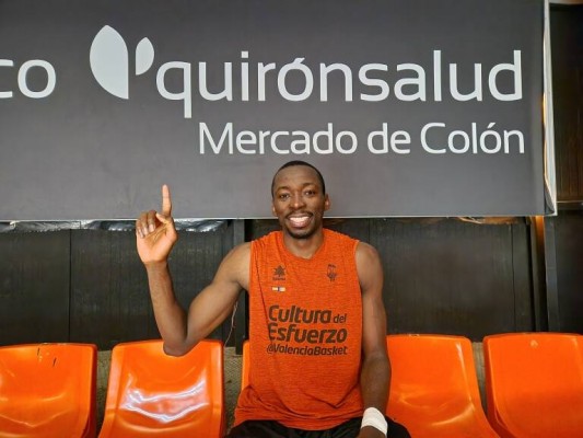 El Valencia recupera ya a Jovic y Brimah pero Montero sigue sin entrenarse con el grupo