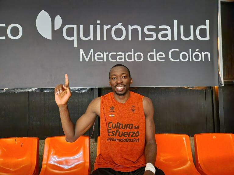 El Valencia recupera ya a Jovic y Brimah pero Montero sigue sin entrenarse con el grupo