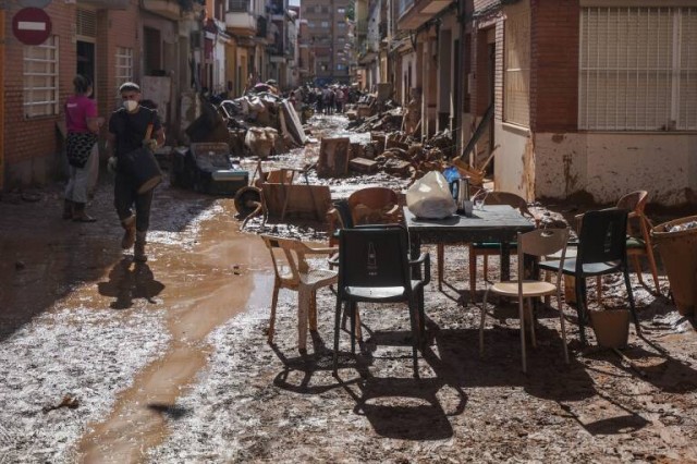 Albocàsser fleta un autobús para desplazar voluntarios a Paiporta, la zona cero de la Dana