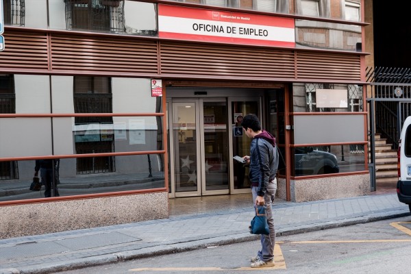 El paro de la OCDE baja una décima en enero, al 4,8%, con España como único país por encima del 10%