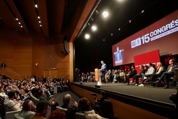PSOE se dispara hasta el 33,4% en febrero y amplía a 5,3 puntos su ventaja sobre PP, que marca su peor dato