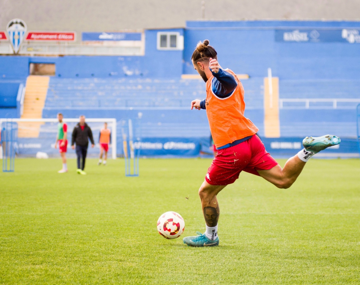 El Alcoyano se queda sin sus extremos y tiene las dudas de Pichu Atienza y Dani Molina