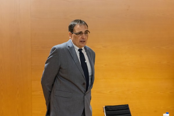Sergio Vicente, premio Jaume I, considera en la UJI 