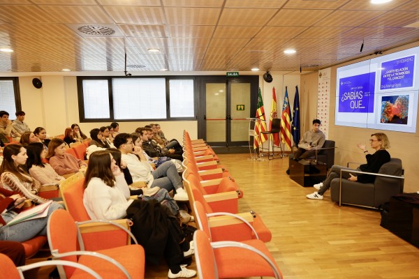 Investigadores del CEU comparten sus avances con la comunidad en un ciclo de 'Cafés Científicos'