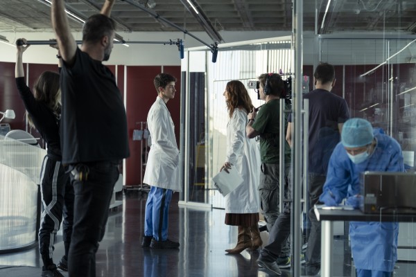 Netflix reabre el hospital de ‘Respira’ en València