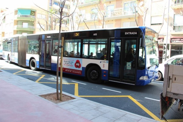 Compromís solicita cinco autobuses más en San Vicente para las líneas 24 y 38