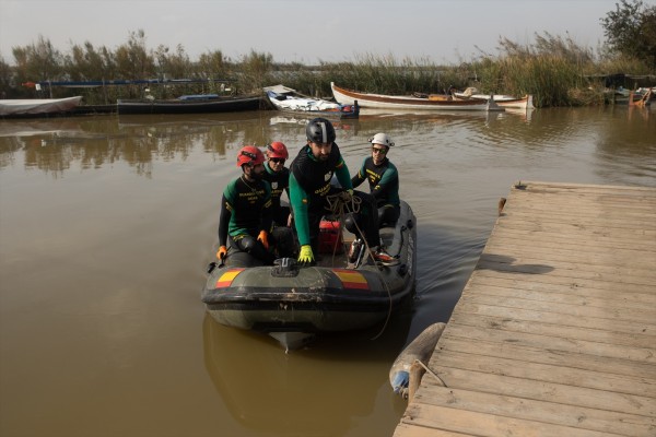 Suspendida la navegación en l'Albufera para facilitar la búsqueda de víctimas y la limpieza