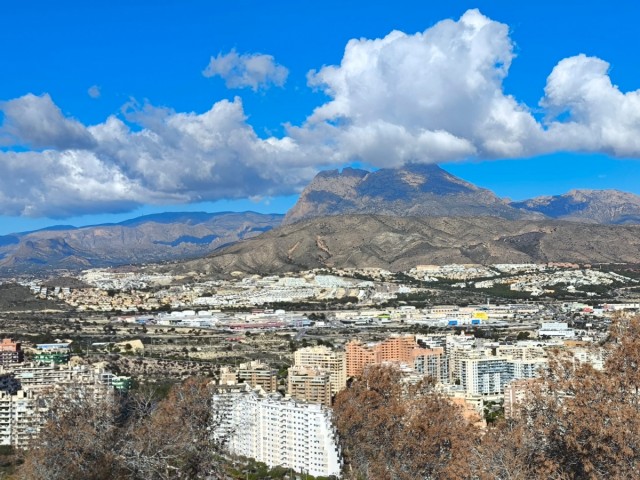 FCC se queda con la concesión del servicio de limpieza de edificios municipales de Finestrat