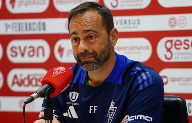 El Real Murcia, a un punto del líder en Primera RFEF, persigue ante el Sevilla Atlético mostrar en casa lo que exhibe fuera