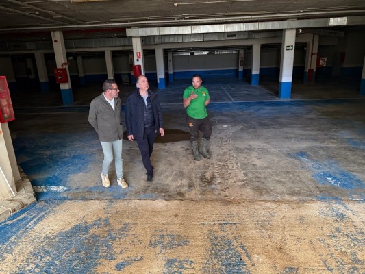 Valderrama supervisa las tareas de emergencia en Cheste y Riba-roja del Túria