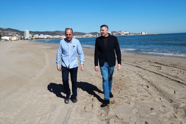 Cullera recupera sus playas tras la Dana