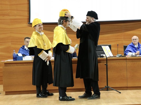 El cirujano torácico Diego González Rivas, investido como nuevo Doctor Honoris Causa por la UMH