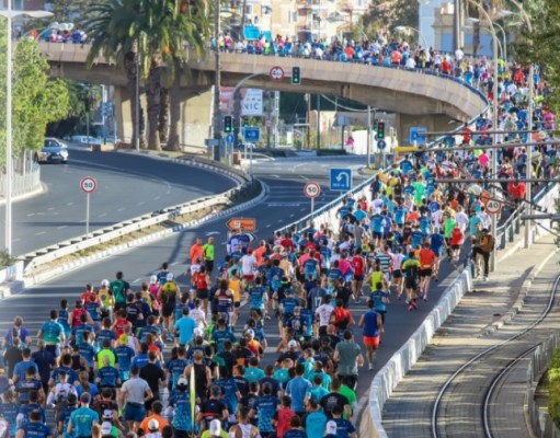 Alicante 'abre boca' para la Media Maratón con la feria del corredor