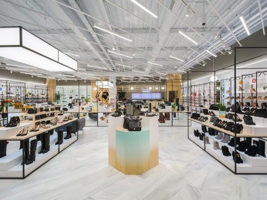 Inditex entra en 'The Outlet Stores' con una tienda 'For&From' de Tempe
