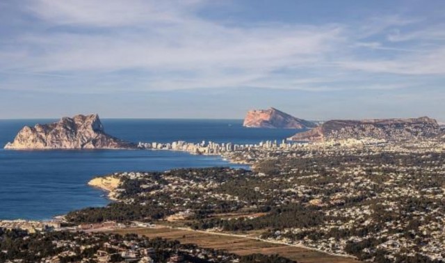 El Aula Ciudad de la sede de la UA en Alicante debate la estrategia para salvar el litoral y reutilizar agua