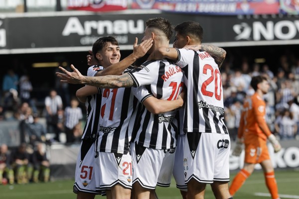 El Castellón se reencuentra con la victoria ante su afición en Castalia (Fotos: Carme Ripollés) 