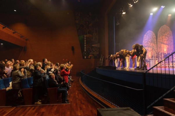 'We Love Queen' hace vibrar al público del Teatro Payà de Burriana