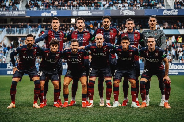 Las notas del Levante UD 0-0 Sporting de Gijón: Carlos Álvarez marca el camino del gol pero nadie lo sigue