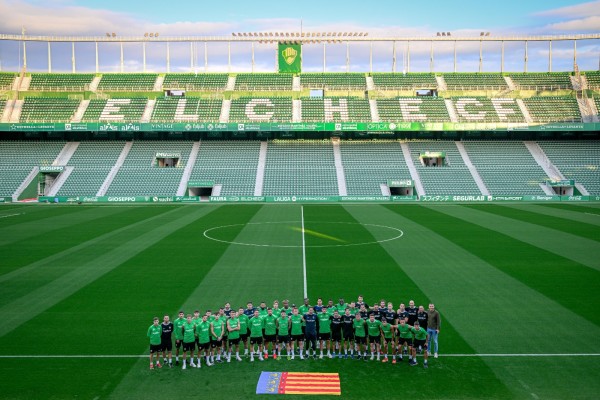 
El Elche amplía la grada solidaria con las víctimas de la Dana ante la demanda de entradas