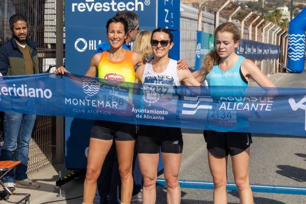 El marroquí Youness Belyamna y la británica Sioned Howells ganan la Media Maratón de Alicante