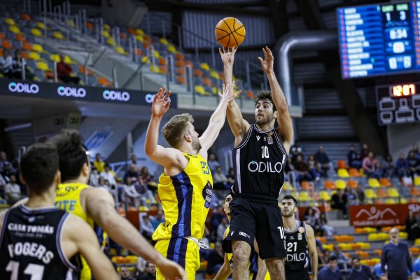 El Odilo logra ante el Ourense un triunfo por 92-80 dedicado a Alberto Cabrera