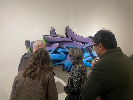 El grafiti que se expande y se convierte en escultura:  Miguel Ángel Ruiz expone 'Gravities' en el Museo Gabarrón